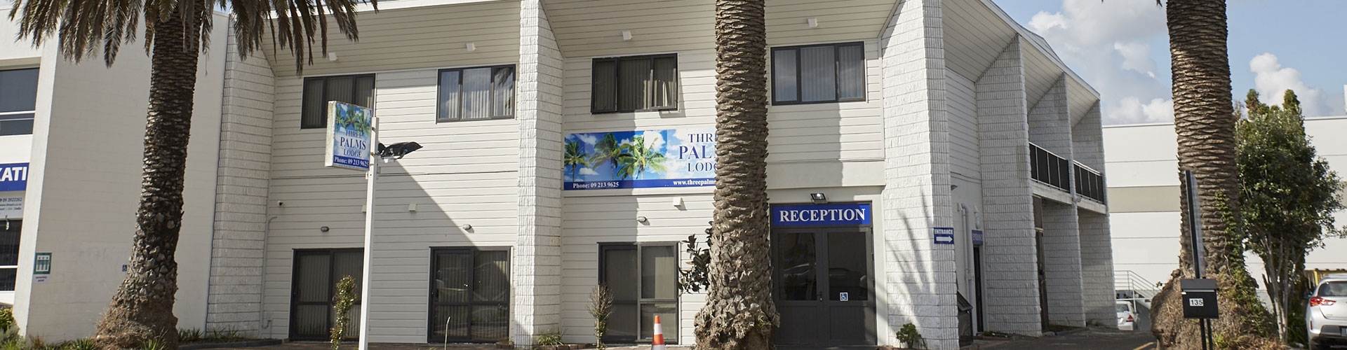 Three Palms Lodge